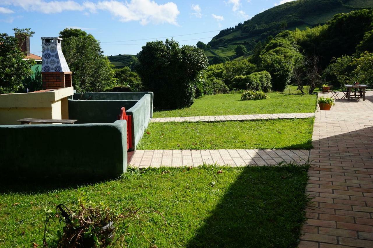 Casas Flores * Lajes das Flores